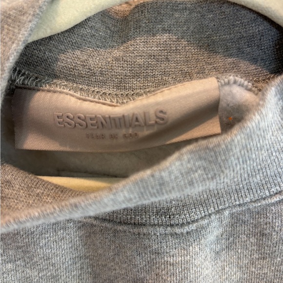 Essentials Gray Crewneck Sweater with 1977 Design 2-3yr - Picture 2 of 3